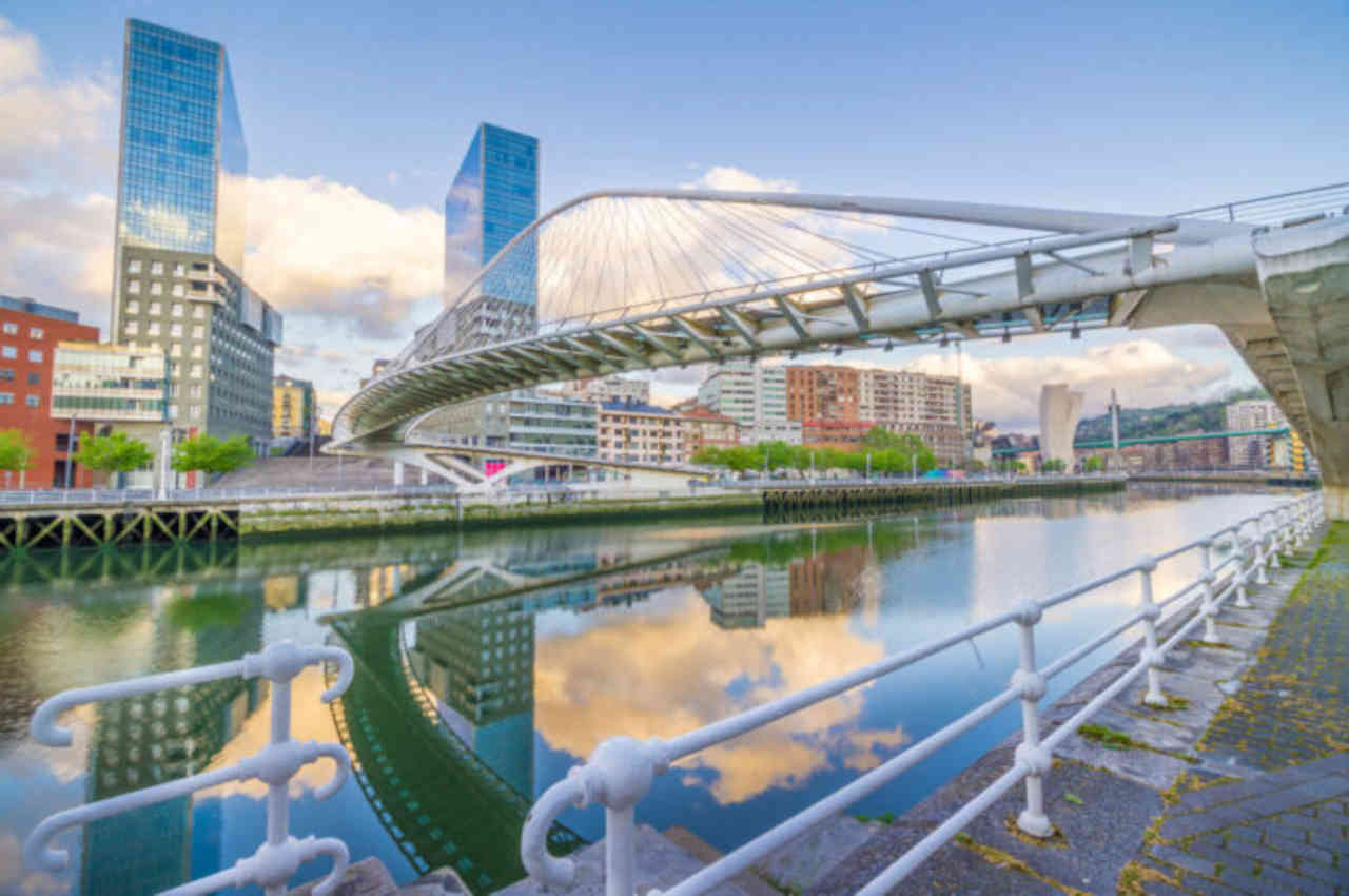 Lee más sobre el artículo Paseo por Bilbao desde arriba y por abajo