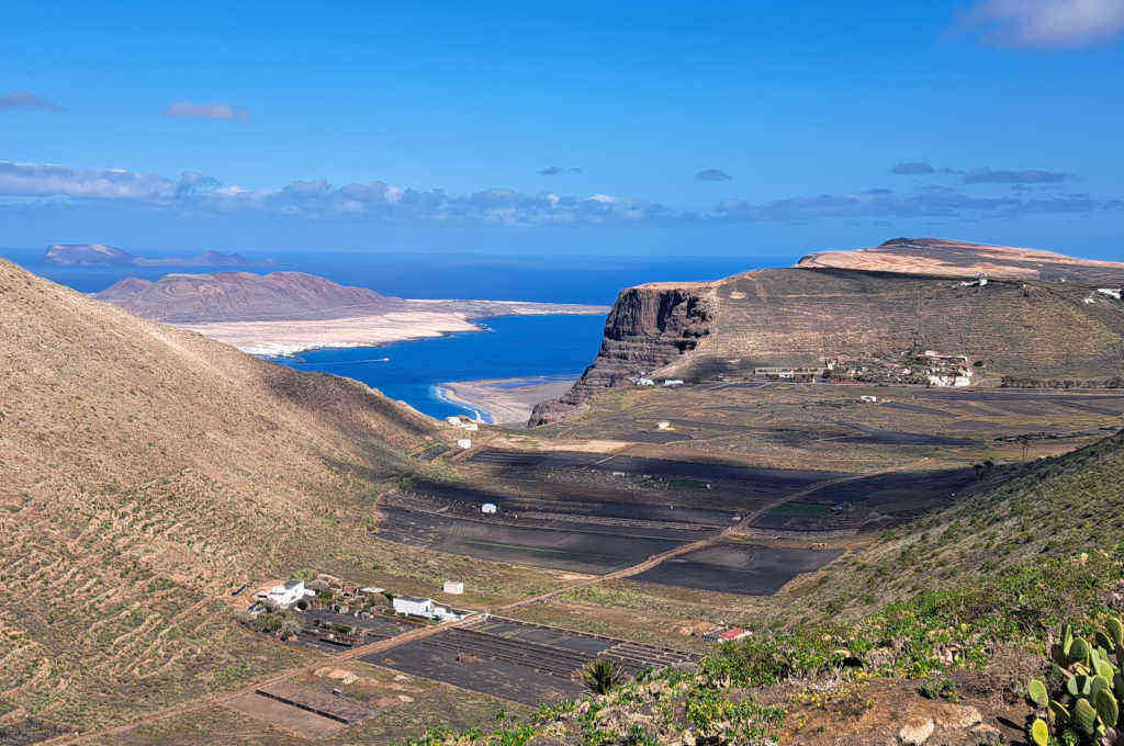 Lee más sobre el artículo Paseo 7 por el Norte de Lanzarote: Máguez, Mirador de Guinate y Fuentes del Gayo